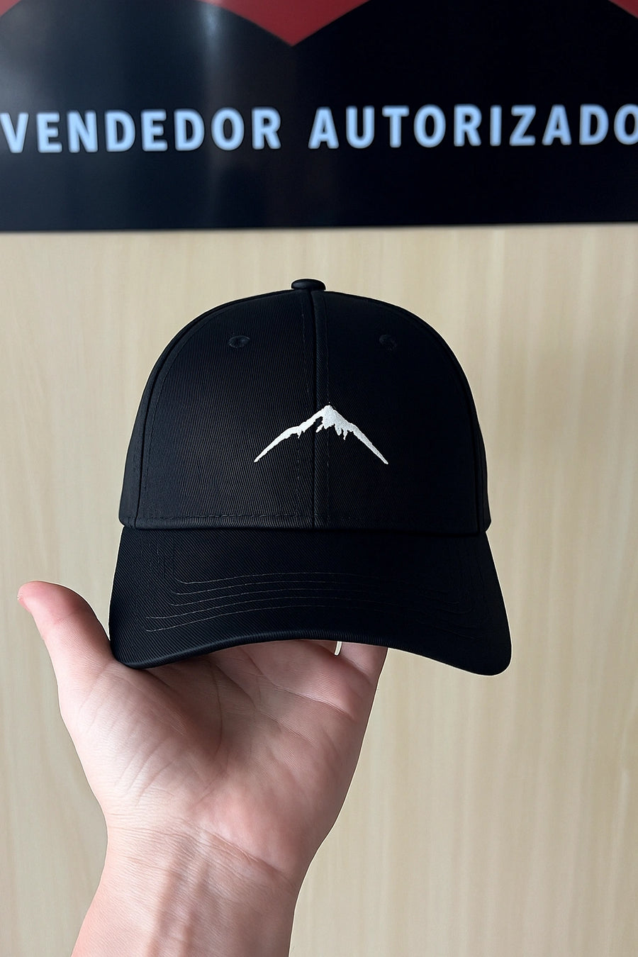 boné preto esportivo