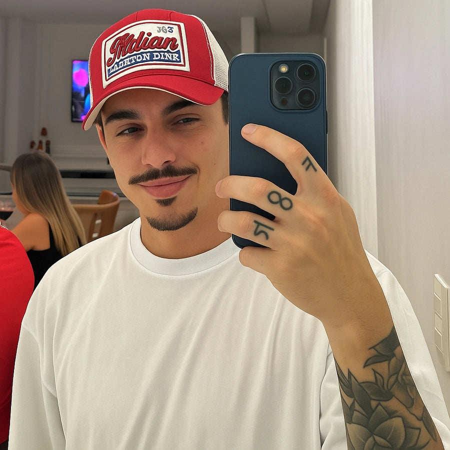 boné trucker vermelho